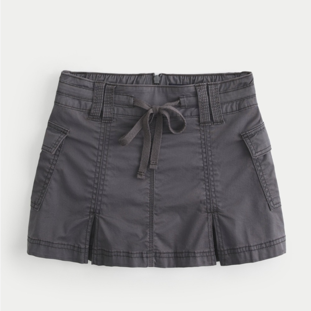 Hollister pleated mini cargo skort